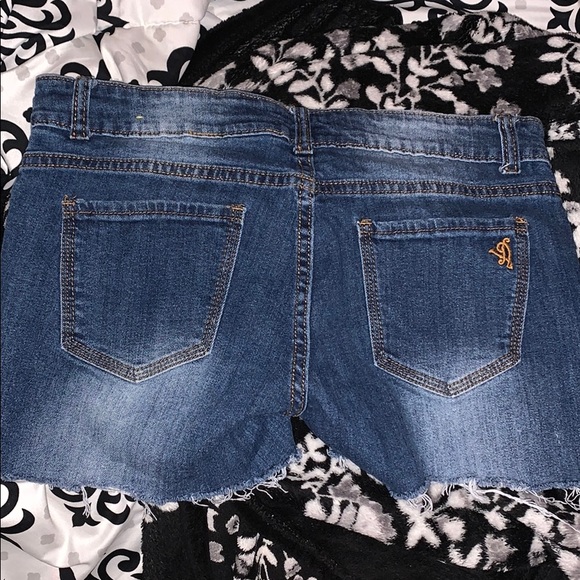 Woman VIP Jean Shorts - Picture 2 of 2